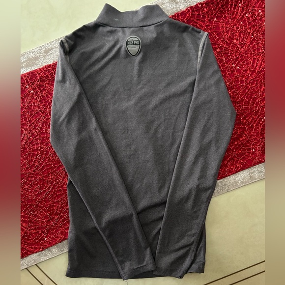 Boy’s NIKEfit base layer - Picture 7 of 16